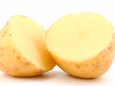 Khoai tây: Phần lớn, khoai tây là một trong các loại thực phẩm tệ nhất để sử dụng khi ăn kiêng. Nó còn có hại hơn khi chế biến dưới dạng chiên, rán. Khoai tây nướng, khoai tây nghiền, khoai tây luộc lành mạnh hơn so với các kiểu khoai tây chiên, nhưng cần có mức độ hợp lý để đảm bảo bạn không ăn quá nhiều tinh bột.