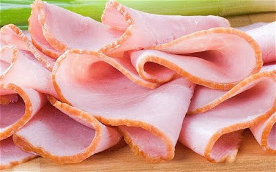 Thịt qua chế biến: Những loại thịt đã qua chế biến công nghiệp cuối cùng cũng sẽ dẫn đến việc tăng trọng lượng. Nếu bạn có thể, hãy chọn các loại thực phẩm tươi sống cho khẩu phần ăn của gia đình.