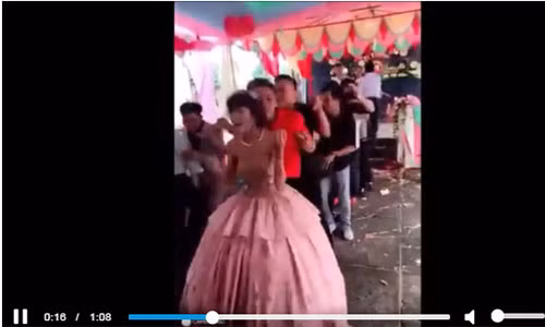 Co dau chu re Binh Phuoc quay tung trong dam cuoi