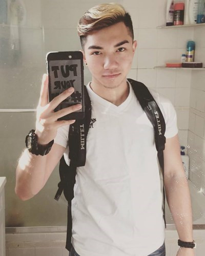 Sau đó, Bill Lê quen một cô gái nhưng chỉ được 1 năm thì gia đình phát hiện. Người thân cả anh phản đối rất gay gắt, đặc biệt là mẹ. Chính vì thế, dù không muốn nhưng cả hai đã phải chia tay. Thậm chí, mẹ của Bill Lê còn quăng hết quần áo nam mà anh lén mua và cho rằng anh đua đòi, bắt chước bạn bè xấu. Vì sợ và buồn, Bill Lê đã bỏ nhà đi bụi. Tuy nhiên, chỉ tới ngày thứ 3 thì mẹ gọi điện thoại cho anh kêu trở về. Mọi chuyện trở lại bình thường nhưng dường như theo chiều hướng tính cực hơn.