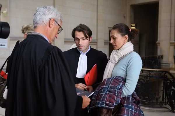 Vo cu to Johnny Hallyday hiep dam khi con vi thanh nien-Hinh-3