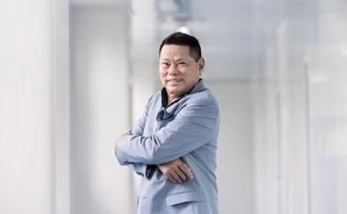  Đại gia Hoàng Kiều không chỉ thành công trên thương trường mà còn có mối quan hệ rất tốt với tổ chức Hoa hậu Thế giới.