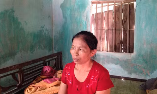 Bà Ái vẫn chưa hết hoang mang sau lần bị sét đánh suýt chết vừa qua.