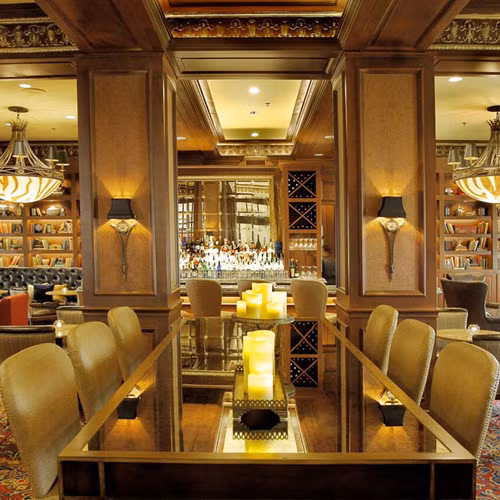 The Library (Dallas, Hoa Kỳ): Địa điểm lý tưởng để thưởng thức những món ăn nhẹ kiểu Mỹ với một chút rượu whisky.