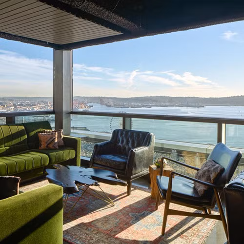 The Nest (Seattle, Hoa Kỳ): Quán bar nổi tiếng được nhiều người biết đến với những loại cocktail được làm từ lúa mạch đen có hương vị đặc biệt.