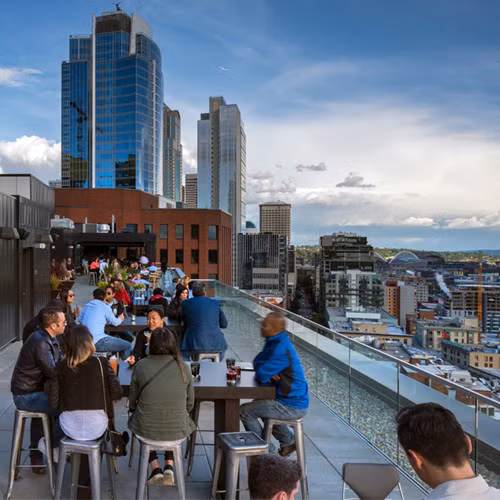 10 quan bar khach san ban khong nen bo qua trong doi