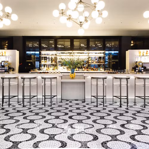 Tapas Bar tại Lasirena (New York, Mỹ): Quán bar nằm trong khách sạn nổi tiếng của thành phố và là địa điểm ưa thích của nhiều người dân địa phương.