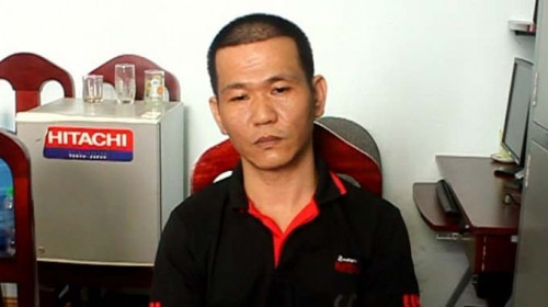 Chân dung Long "rồng" - ông trùm đệ nhất đào hoa với hình xăm rồng đỏ.