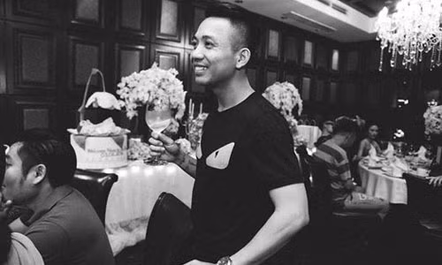 Minh Nhua “bat ngo” ban sieu xe, dong cua facebook sau khi tu tu?