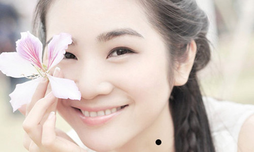 Not ruoi o nguc va co bao hieu ban la quy ba thanh dat