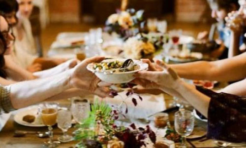 Cuoi nghieng nga chuyen dau, re Tay an tet Viet Nam