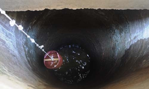 Chiếc giếng cổ không bao giờ cạn dù đang hạn hán khốc liệt tại Bến tre. (Ảnh: Dân trí)