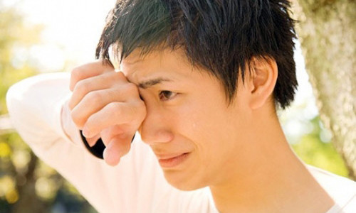 Mới đầu chỉ là tình chị em, nhưng sau đó K rơi vào vòng xoáy tình tiền với quý bà T (Ảnh minh họa).