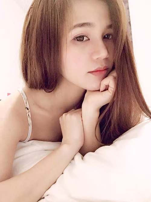 Vẻ dễ thương, nhỏ nhắn của cô gái Việt khiến chàng trai Mỹ xiêu lòng.