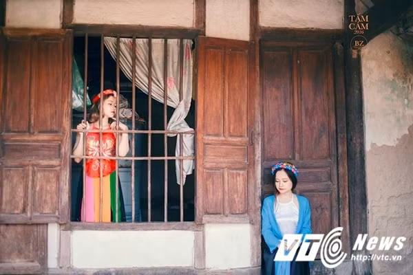 Nữ sinh Trần Khánh Huyền sinh năm 1997, hiện là sinh viên khoa Xuất bản, Học viện Báo chí và Tuyên truyền.