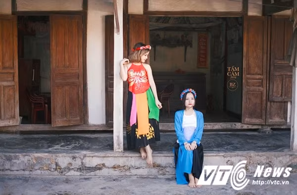 Trong 2 năm học ở trường Cao đẳng Cảnh sát Nhân dân I, nữ sinh xinh đẹp này đều đạt học sinh giỏi. Năm thứ nhất, cô đạt điểm trung bình 8,5 và năm thứ hai đạt 8,2.