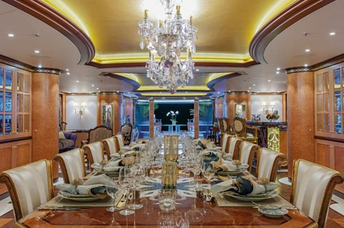 Phòng ăn tập thể vô cùng sang trọng.