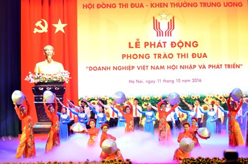 Chương trình lễ phát động phong trào thi đua “Doanh nghiệp Việt Nam hội nhập-phát triển” và trao cúp Thánh Gióng cho các doanh nhân tiêu biểu được tường thuật trực tiếp trên sóng truyền hình - ảnh trong bài H. Lực.