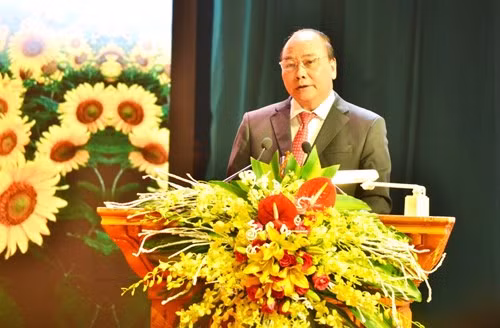 Thủ tướng Nguyễn Xuân Phúc phát biểu tại lễ phát động phong trào thi đua “Doanh nghiệp Việt Nam hội nhập-phát triển”.