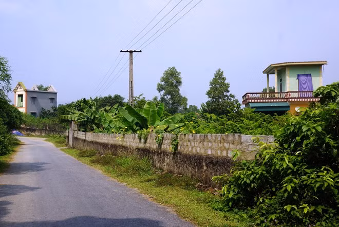 Ngày 20/11/2012, 50 hộ dân được ký kết Hợp đồng giao khoán đất lâm nghiệp để yên tâm phát triển kinh tế trang trại rừng lâu dài (Thời hạn là 33 năm, hết giá trị vào ngày 20/10/2045).