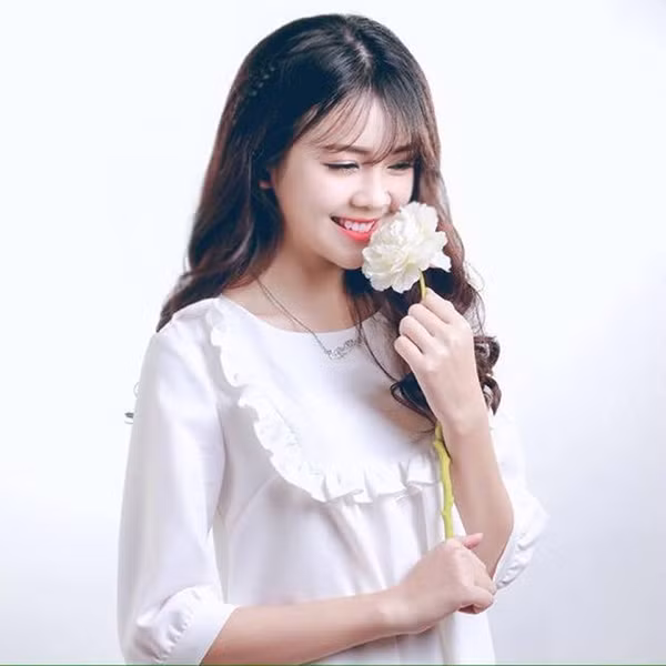 Trước những lời tán thưởng của mọi người, Quỳnh Chi cho biết cô nàng rất vui và hạnh phúc. Bản thân cô xem cuộc thi này là sân chơi bổ ích và cũng là cơ hội giao lưu với nhiều bạn nữ khác.