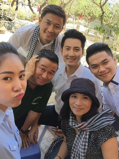 Quý BìnhChuyện tình cảm của Lê Phương và Quý Bình từng nhận được nhiều sự quan tâm của công chúng. Sau thời gian chia tay Quý Bình, Lê Phương đã tìm được bạn trai mới. Người yêu Lê Phương hiện tại là Phạm Trung Kiên. Cách đây không lâu, Lê Phương chia sẻ hình ảnh thân thiết bên tình cũ và tình mới. Trong hình, Lê Phương, Quý Bình và Phạm Trung Kiên vui vẻ khi chụp hình chung. Được biết, bức hình này được chụp 6 tháng trước khi Lê Phương vừa chia tay Quý Bình. Thời gian đó, Trung Kiên thường xuyên xuất hiện để "tháp tùng" nữ diễn viên.