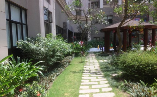 Mỗi căn hộ tại Imperia An Phú có giá từ trên dưới 4 tỷ đến gần 10 tỷ đồng (tùy diện tích, vị trí). Nơi đây là nơi ở của nhiều doanh nhân, người thành đạt, hoa hậu, người mẫu, diễn viên...