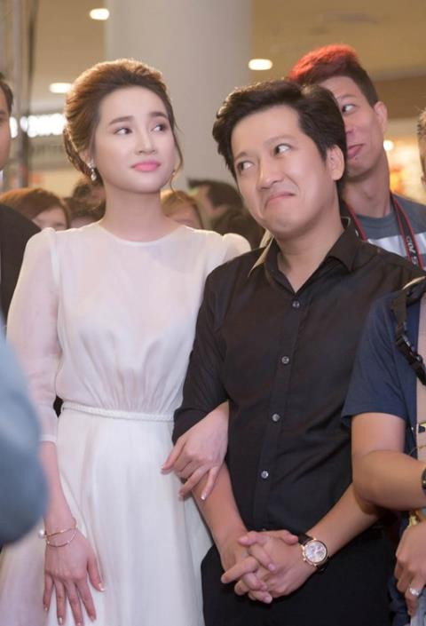 Khi nhìn vào gương mặt này, ai cũng thấy Nhã Phương ghê gớm hơn, "sành sỏi" trong nghề hơn... đúng như lời tố của Quế Vân, Nhã Phương không hiền như hình ảnh đã thấy.