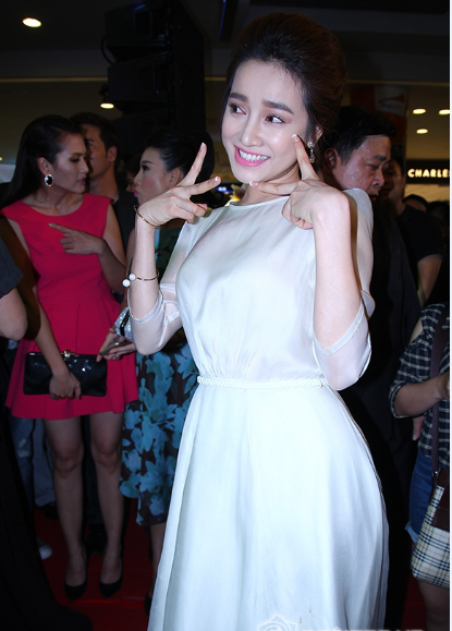 Không còn ai nhận ra vẻ hiền lành trong sáng của Nhã Phương khi mới vào nghề...