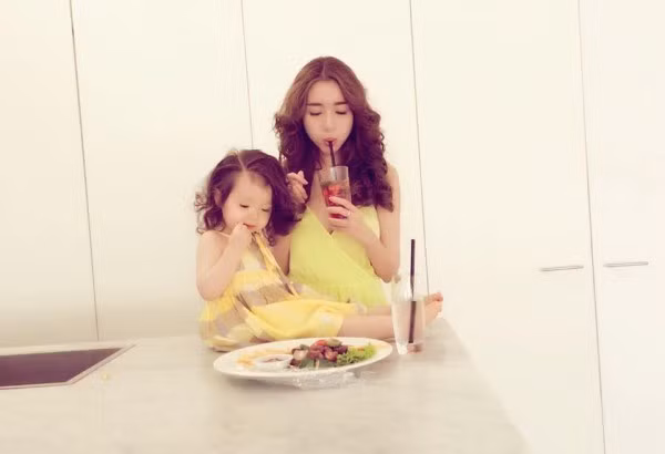 Elly Trần, Cadie lại vừa mới gây "thương nhớ... nghiêm trọng" với các fans khi chia sẻ những khoảnh khắc dạo chơi trên biển trong chuyến du lịch đến bãi biển Hồ Tràm (Vũng Tàu) cách đây chưa lâu.