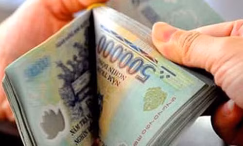 Bat nu doanh nhan chiem doat 62 ty dong cua ngan hang