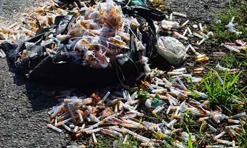 Kinh hai hang ngan kim tiem da su dung roi vai tren duong