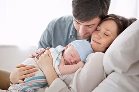 Tác dụng tuyệt vời của việc mẹ ôm con luôn ngay sau sinh Tac dung tuyet voi cua viec me om con luon ngay sau sinh