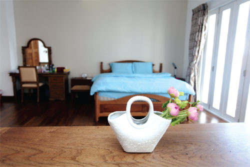 Phòng ngủ tạo cảm giác dễ chịu nhẹ nhàng.