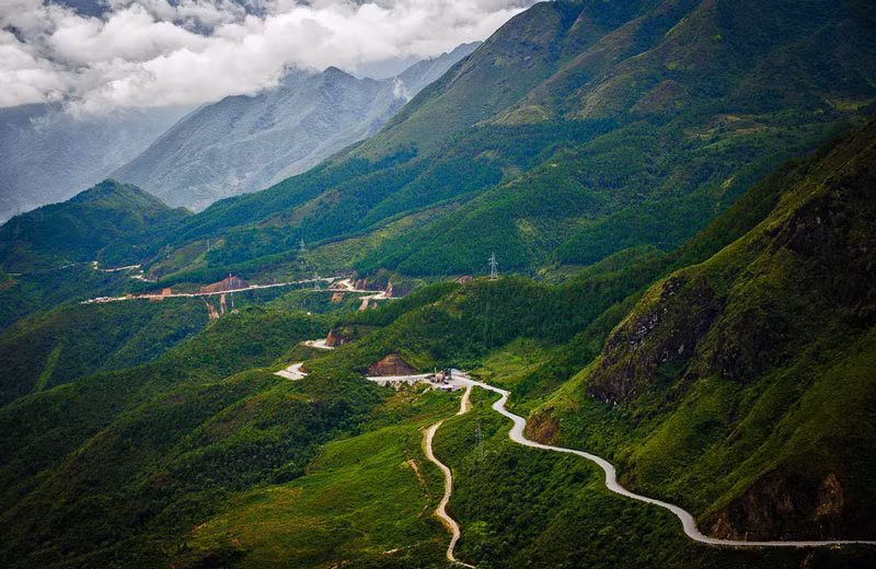 Độ cao, sự hiểm trở và chiều dài của Ô Quý Hồ khiến đèo được mệnh danh không chính thống là “vua đèo vùng Tây Bắc”. Ảnh: Lê Thanh Sơn.