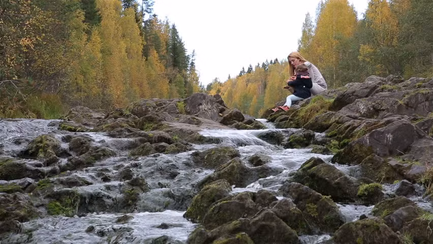 Danh thắng này có cảnh quan hùng vĩ, với những vách đá trắng dựng đứng, vực sâu thăm thẳm. Ảnh: Daum.