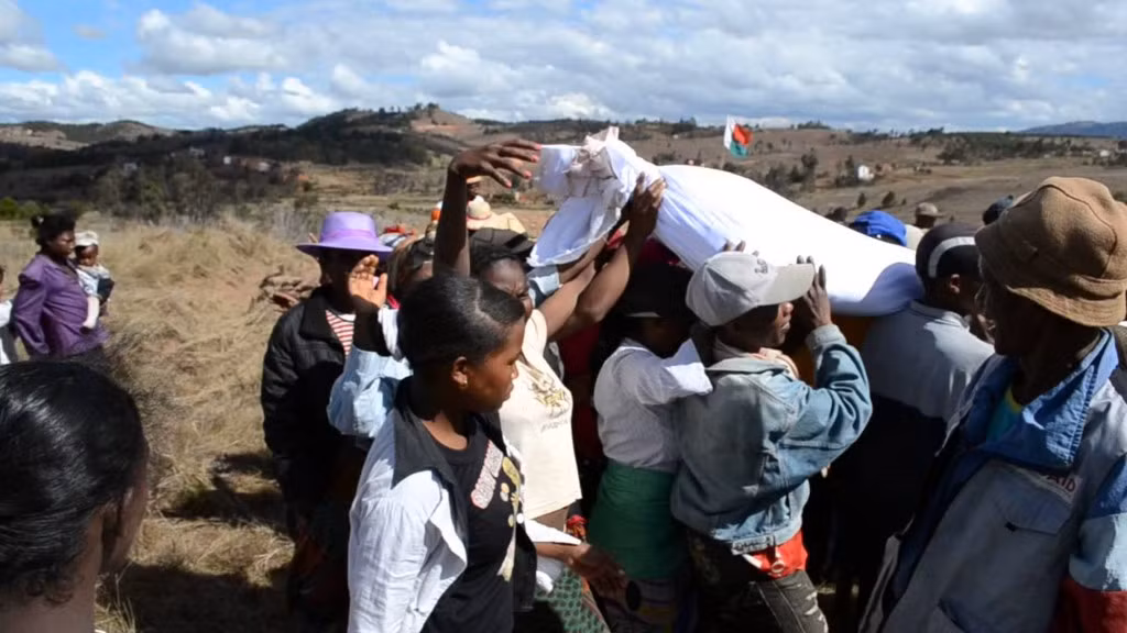 Ngo ngang nhung phong tuc mai tang ky la tren the gioi