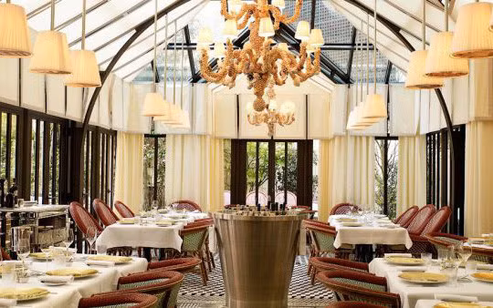 Khách sạn Le Royal Monceau – Raffles Paris có 85 phòng và rất nổi tiếng với các món ăn mang đậm phong cách Ý và Pháp.