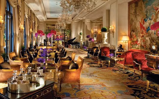 Được thiết kế theo phong cách truyền thống nhưng nội thất của khách sạn Four Seasons Hotel George V Paris lại vô cùng hiện đại.