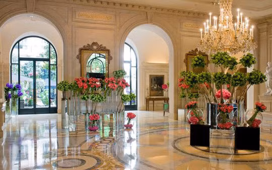 Choang ngop nhung khach san xa xi tai kinh do anh sang