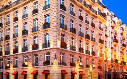 Khách sạn Hotel Le Bristol Paris.