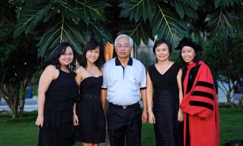 Gia đình ông Trần Phương Bình - bà Cao Thị Ngọc Dung.