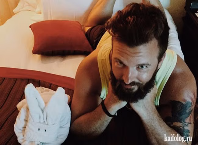 Tạo dáng cũng "yểu điệu" chả thua kém chị em nào.