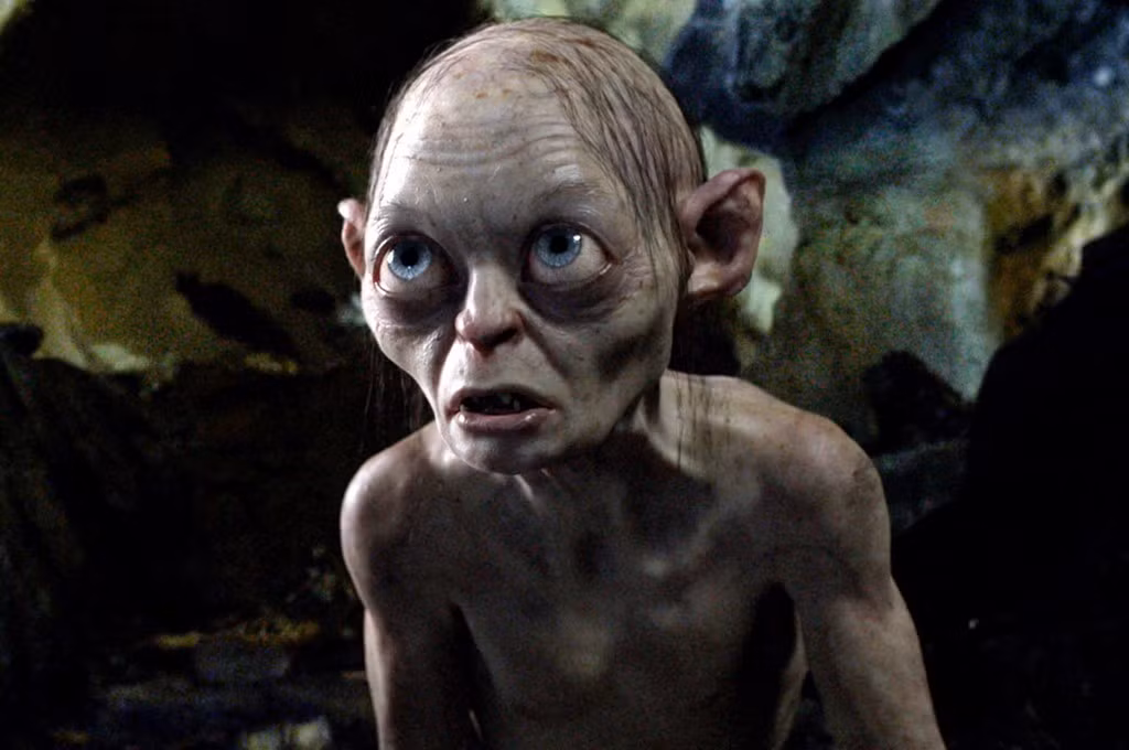 Gollum/Sméagol (Andy Serkis) trong The Lord of the Rings (2001-2003): Gollum là nhân vật đáng nhớ trong thế giới thần thoại của loạt Chúa Nhẫn. Còn có tên khác là Sméagol, sinh vật nắm giữ chiếc nhẫn quyền uy, khiến nó có tuổi thọ bất thường. Xuyên suốt các tập phim, tâm hồn nhân vật xảy ra cuộc đấu tranh nội tâm gay gắt, giữa một bên là Gollum tinh ranh độc ác, muốn độc chiếm vật báu, với một bên là Sméagol hiền lành, nhút nhát, chỉ muốn được tự do. Ảnh: New Line Cinema.