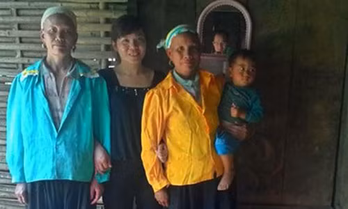 Nu tien si giai ma “tui khon cua nguoi Tay“