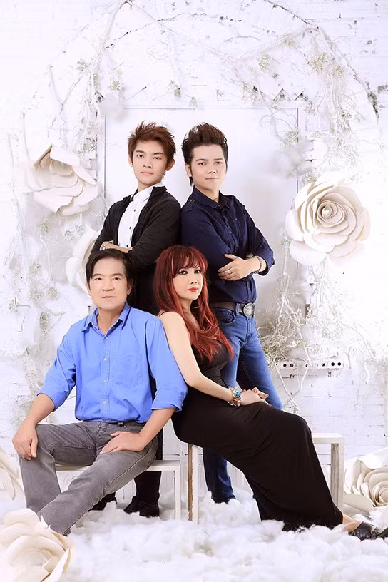 Gia đình êm ấm của nhạc sĩ Quốc Bảo và danh ca Bảo Yến cùng 2 cậu con trai tài năng.