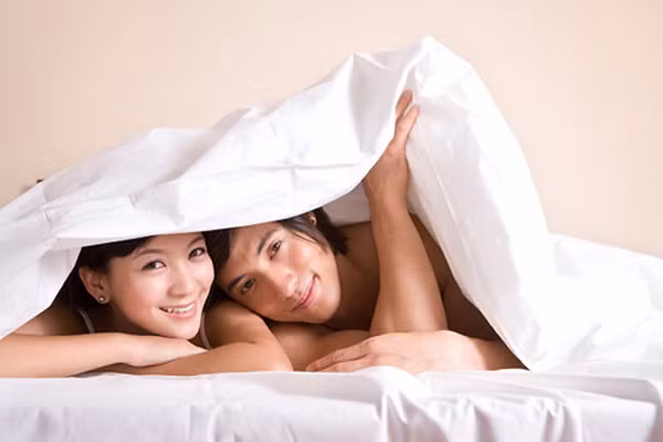  Chỉ cần ngay từ đầu bạn mạnh dạn trao đổi những mong muốn của bản thân với đối phương, điều đó thực sự giúp ích rất nhiều cho đời sống vợ chồng sau này, thậm chí còn giúp cho đôi bạn ngày càng hạnh phúc hơn nữa.