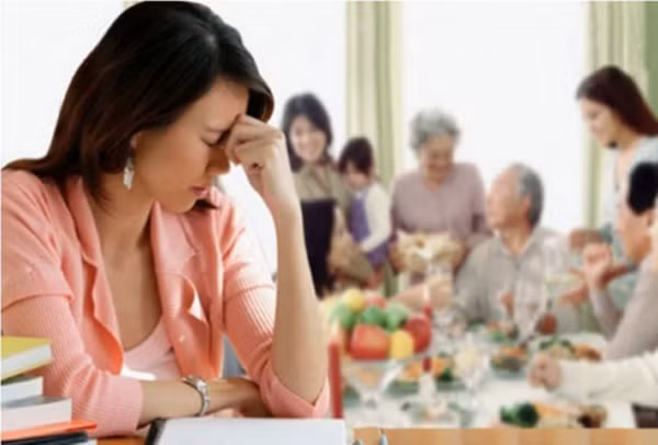  Hoặc có thể cả hai rất muốn sống riêng nhưng hoàn cảnh bắt buộc phải ở cùng bố mẹ? Tất cả nên được thảo luận thẳng thắn để tìm ra biện pháp hợp lý và thoải mái nhất, tránh những căng thẳng không đáng có sau khi đã trở thành vợ chồng.