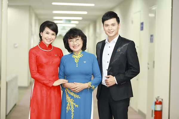 Giọng đọc ấm áp, có hồn, lúc trầm, lúc bổng đã đi vào trái tim hàng triệu người dân Việt Nam. Đặc biệt, NSƯT còn là người đã thu âm câu nói "kinh điển" mà chúng ta vẫn thường nghe thấy trong điện thoại: "Thuê bao quý khách vừa gọi hiện không liên lạc được, xin quý khách vui lòng gọi lại sau".