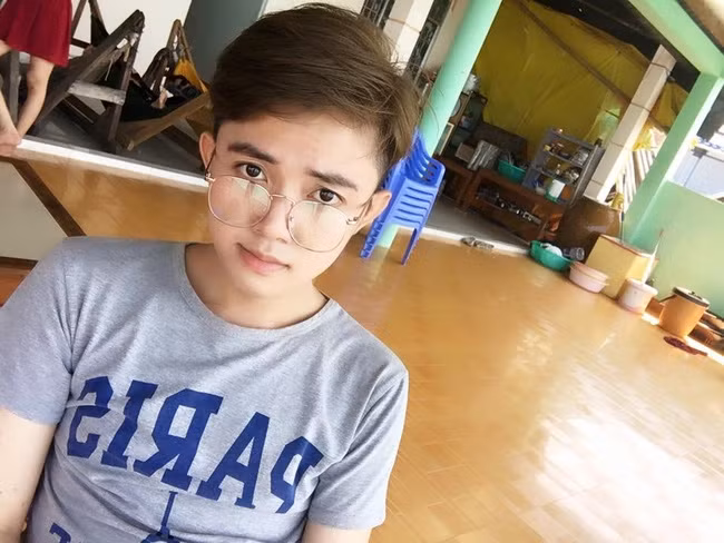 Cô hoàng toàn không ngần ngại che giấu quá khứ của mình khi công khai những hình ảnh này.